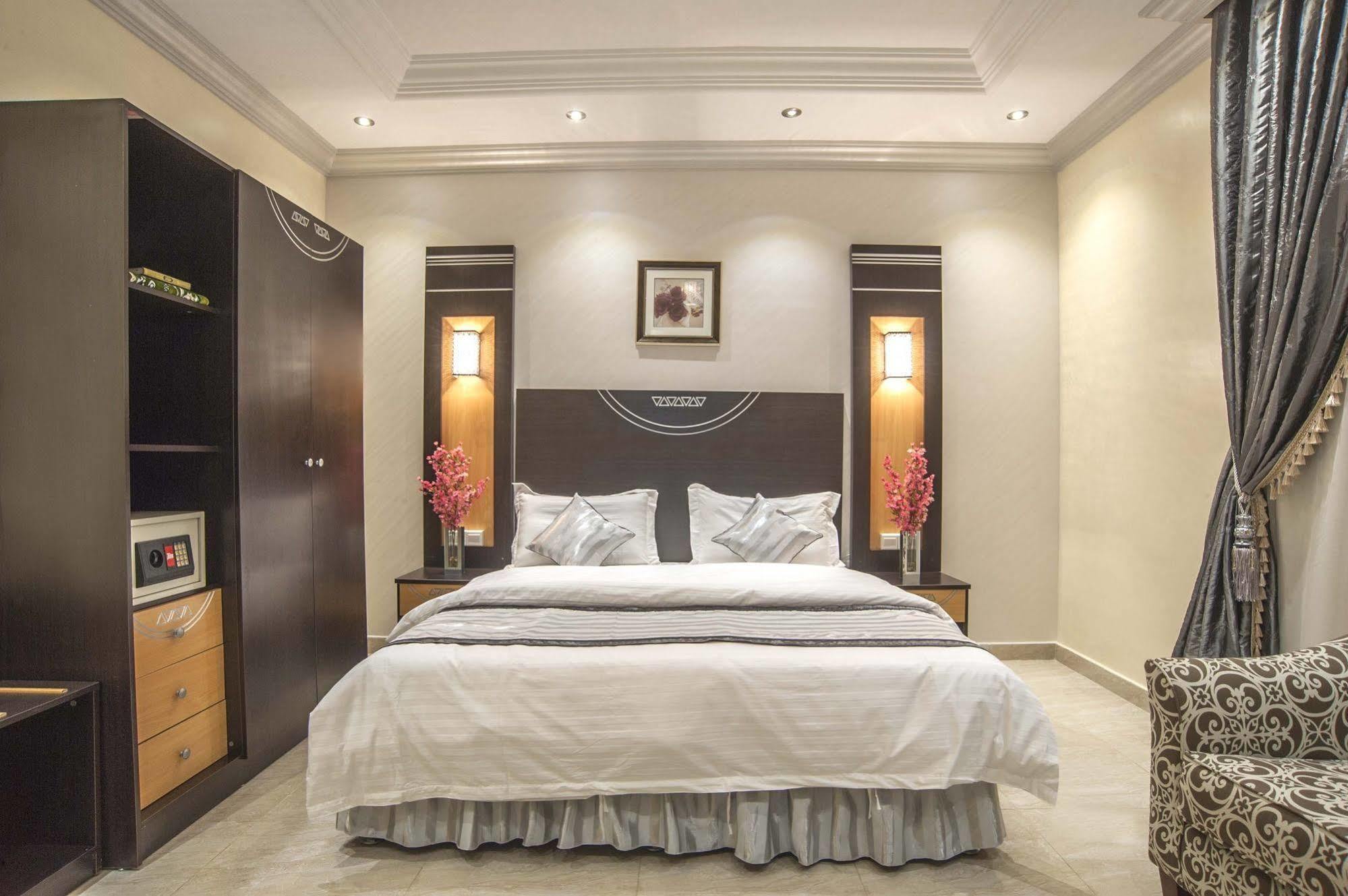 Al Ezzah Palace Hotel Suites 제다 외부 사진